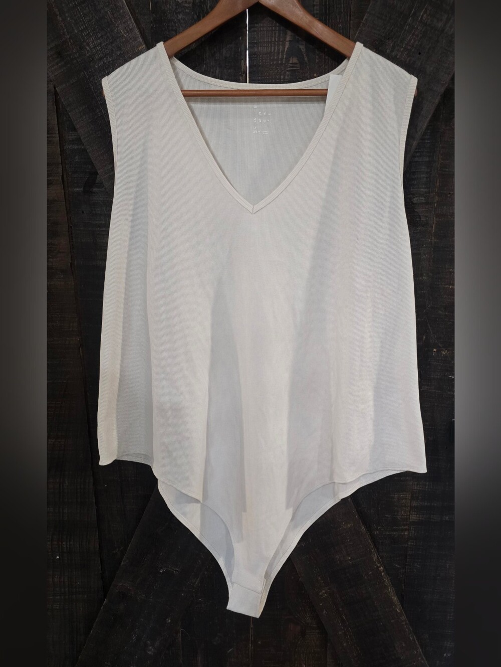 a new day Women's V-Neck Sleeveless Bodysuit in Cream Size 4X NWT